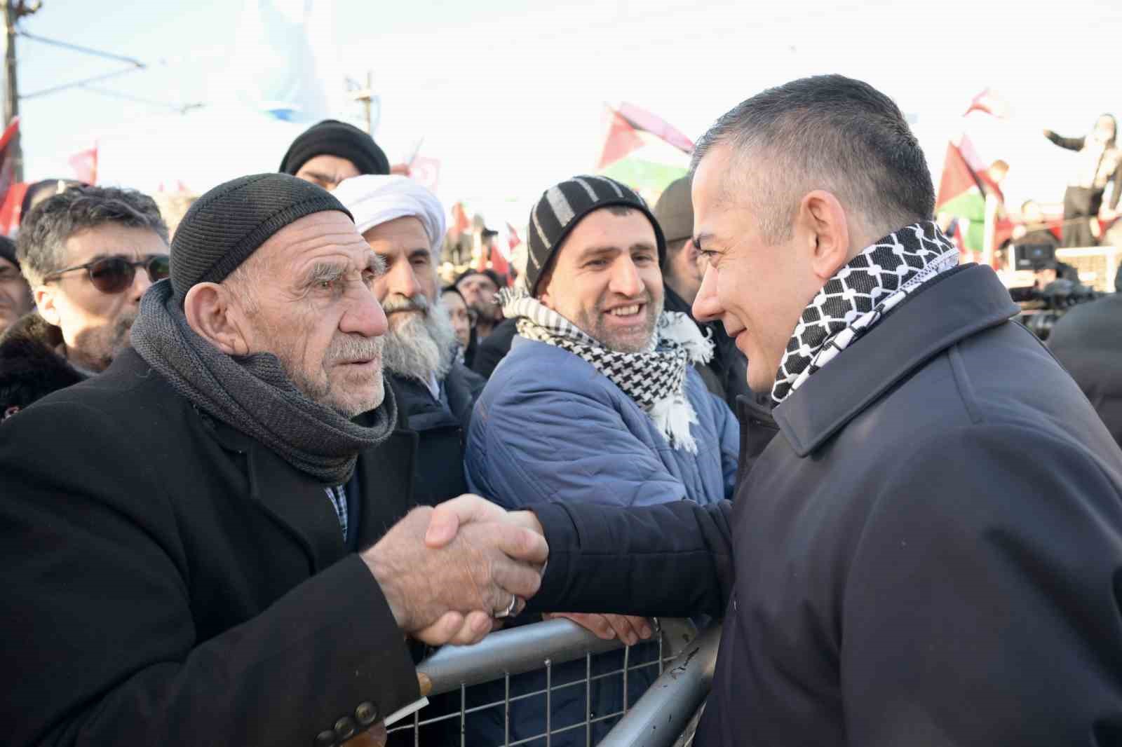 Esenyurt Belediye Başkan Vekili Can Aksoy’dan Filistin için güçlü destek
Esenyurt Belediye Başkan Vekili Can Aksoy’dan Filistin için güçlü destek