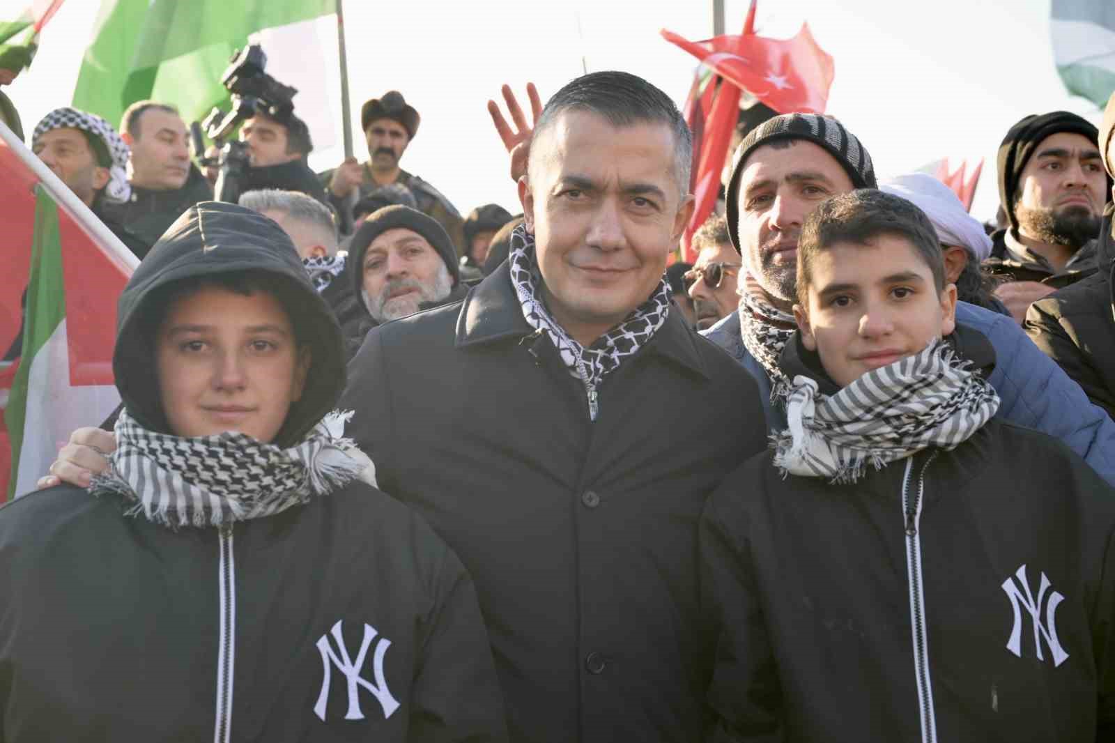 Esenyurt Belediye Başkan Vekili Can Aksoy’dan Filistin için güçlü destek
Esenyurt Belediye Başkan Vekili Can Aksoy’dan Filistin için güçlü destek