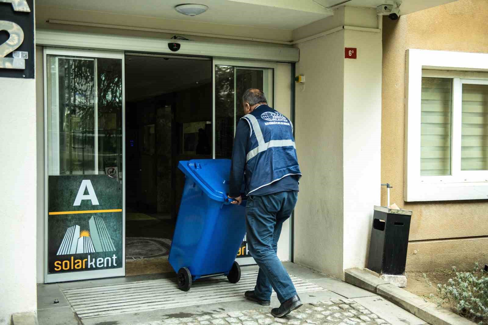 Esenyurt Belediyesi geri dönüşüm çalışmalarını Solarkent Sitesi’ne taşıdı
Esenyurt Belediyesi geri dönüşüm çalışmalarını Solarkent Sitesi’ne taşıdı