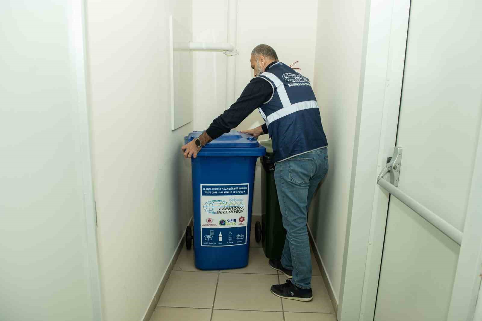 Esenyurt Belediyesi geri dönüşüm çalışmalarını Solarkent Sitesi’ne taşıdı
Esenyurt Belediyesi geri dönüşüm çalışmalarını Solarkent Sitesi’ne taşıdı