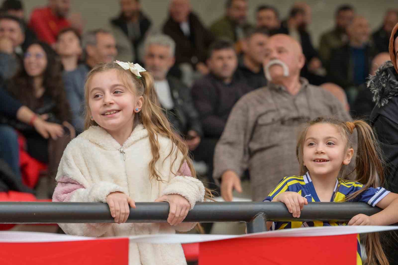 Esenyurt Belediyesi Mahalleler Arası Futbol Turnuvası’nın kazananı dostluk oldu
