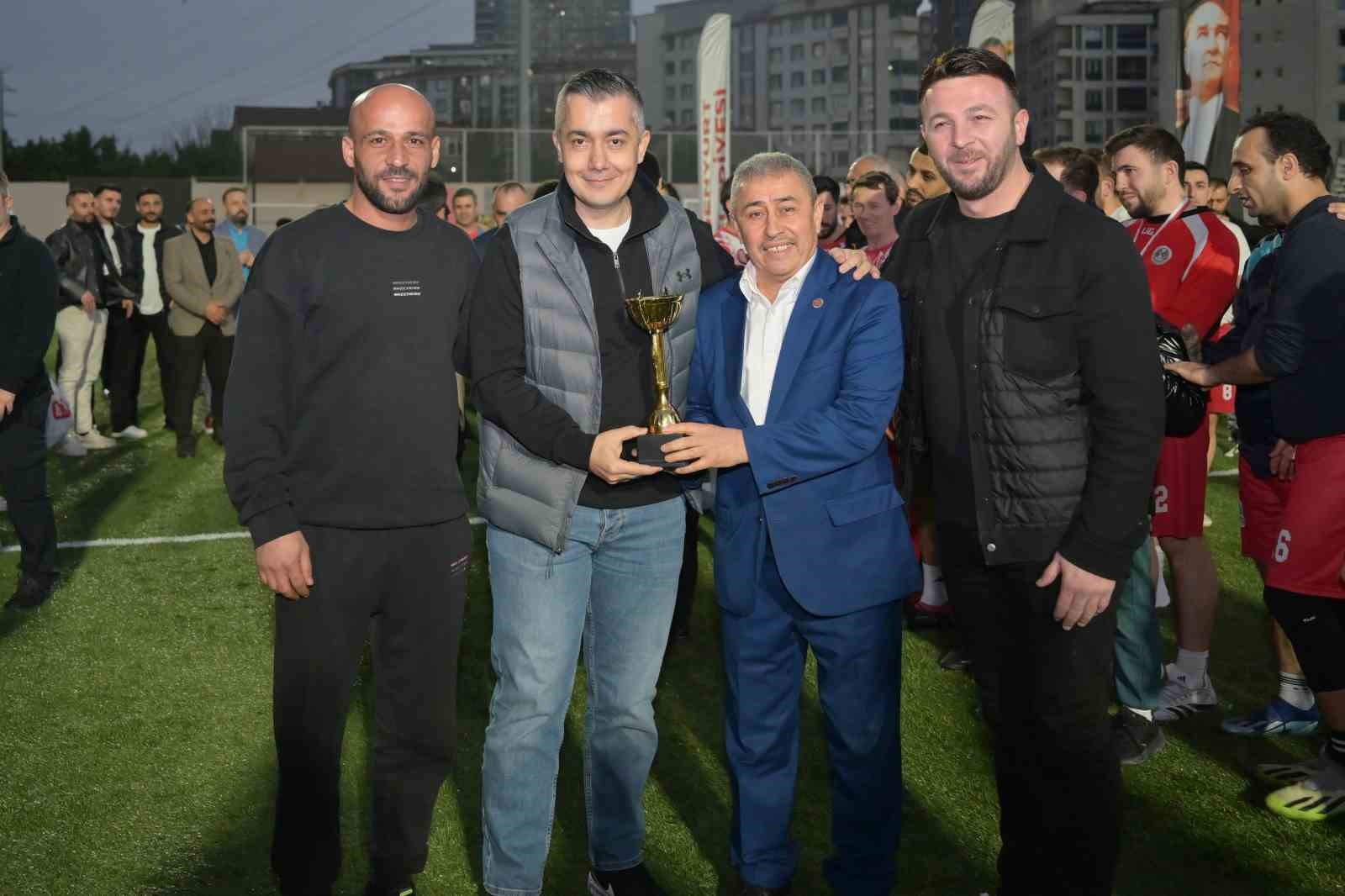 Esenyurt Belediyesi Mahalleler Arası Futbol Turnuvası’nın kazananı dostluk oldu
