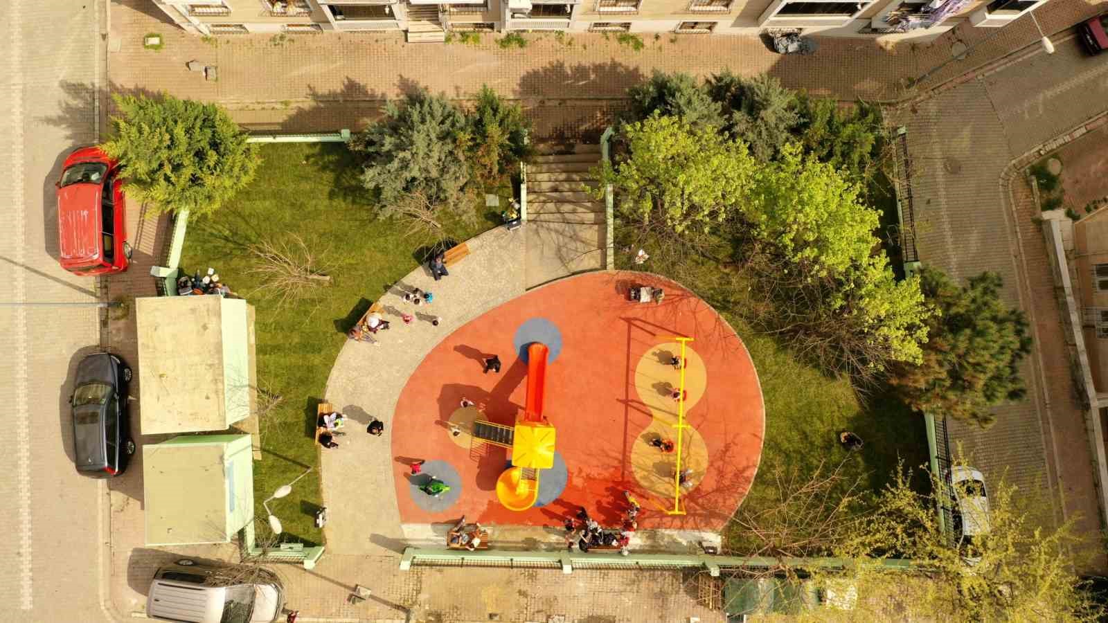 Esenyurt Belediyesi yangında zarar gören parkı yeniledi
