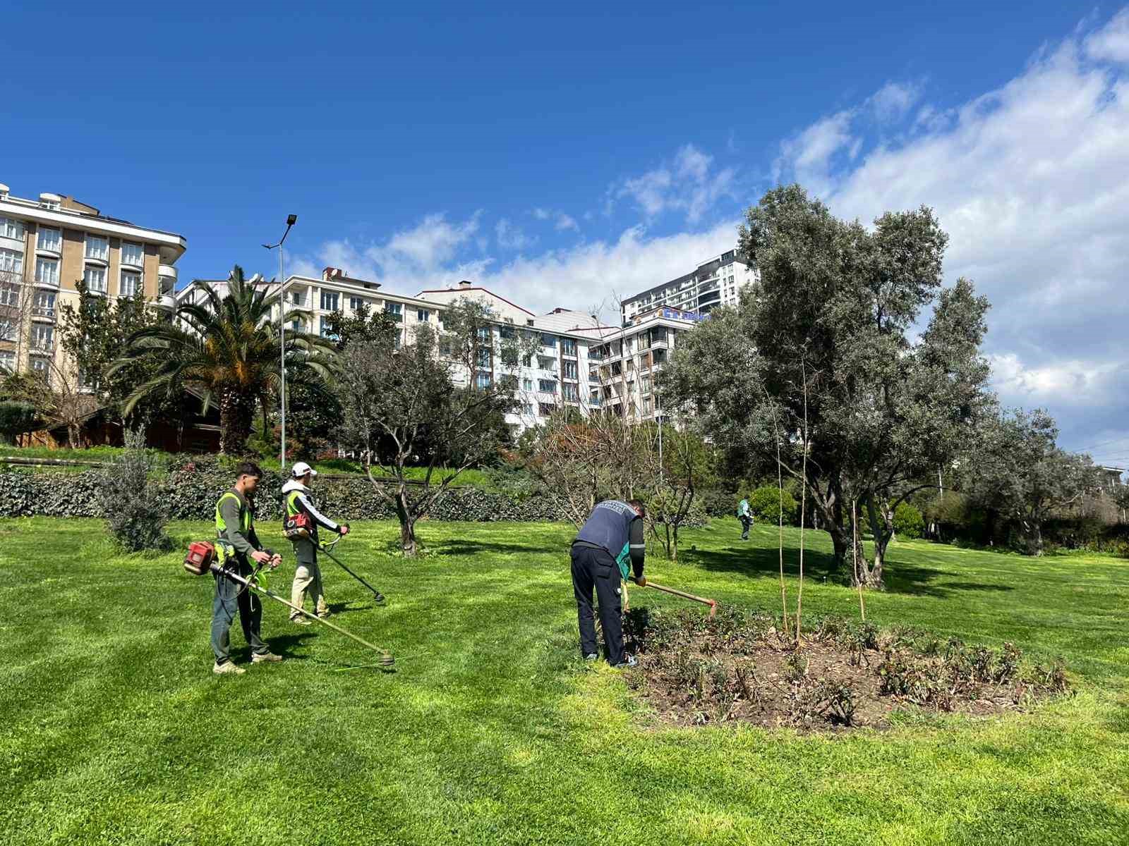 Esenyurt Belediyesi’nden yeşil alanlara bahar dokunuşu
