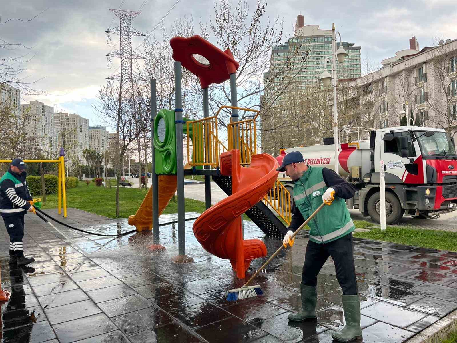 Esenyurt Belediyesi’nden yeşil alanlara bahar dokunuşu
