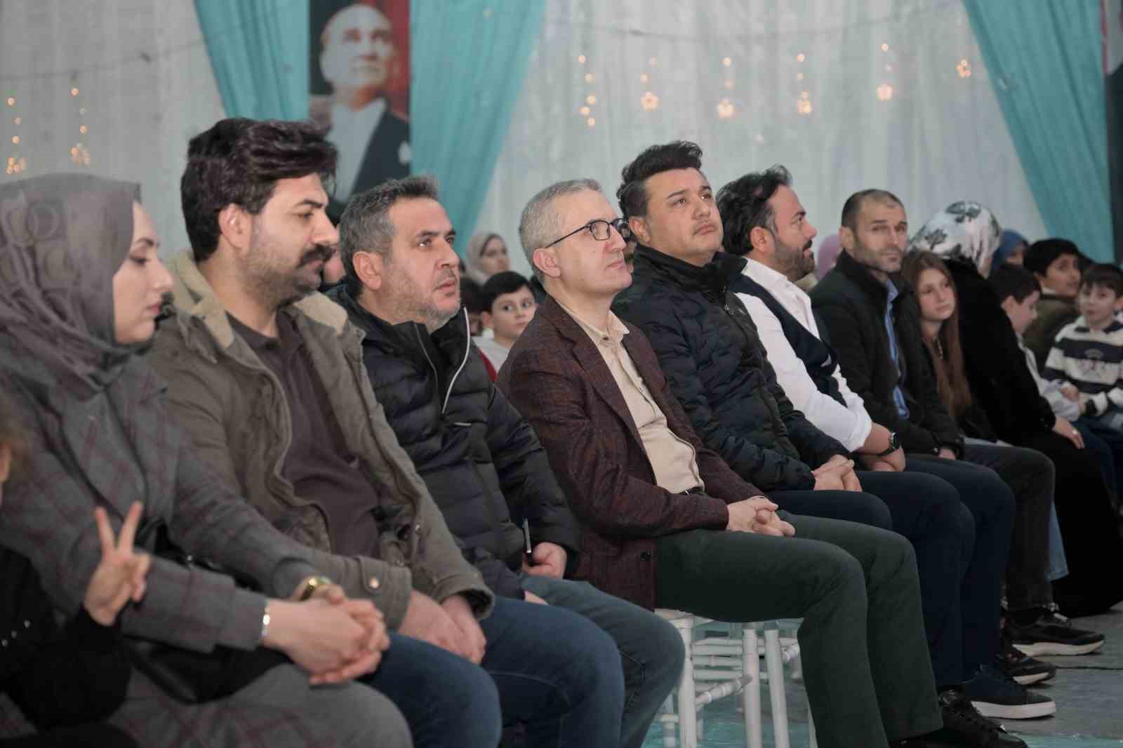 Esenyurt Belediyesi’nin Ramazan etkinliklerinde Nurullah Genç Esenyurtlularla buluştu
