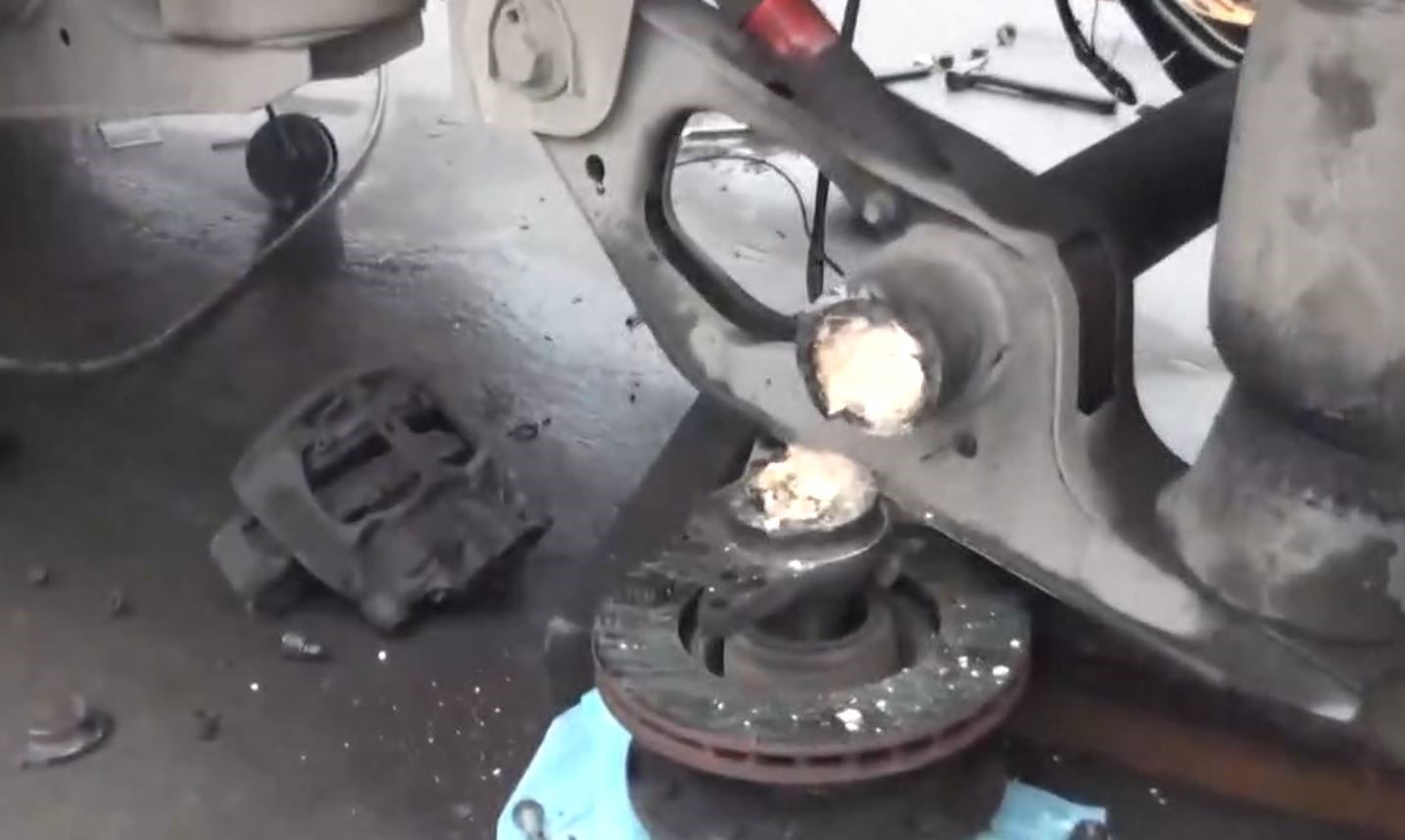 Esenyurt’ta ağır tonajlı aracın jantından 54 kilo uyuşturucu çıktı
