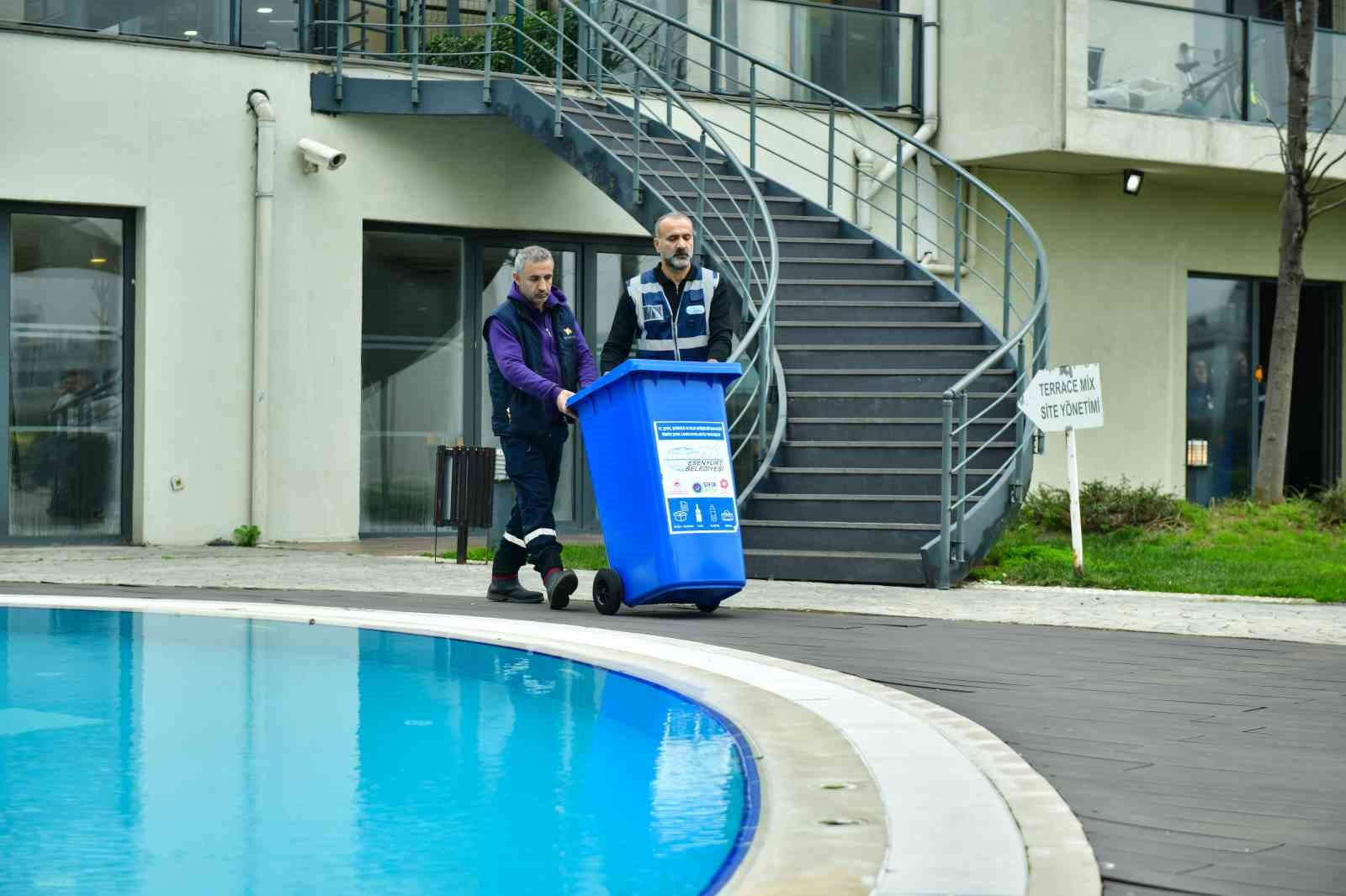 Esenyurt’ta geri dönüşüm çalışmaları yaygınlaşarak sürüyor

