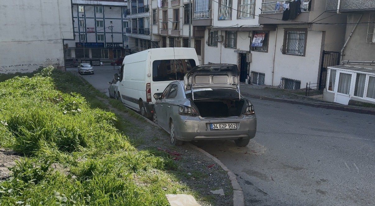 Esenyurt’ta içinde 16 öğrencinin bulunduğu servis minibüsünün freni boşaldı: O anlar kamerada
