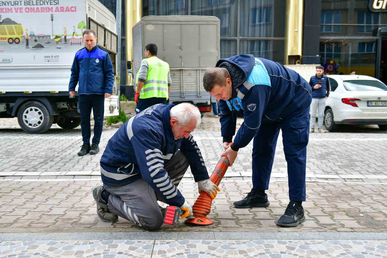Esenyurt’ta kaldırım işgallerine zabıta engeli
Esenyurt’ta kaldırım işgallerine zabıta engeli