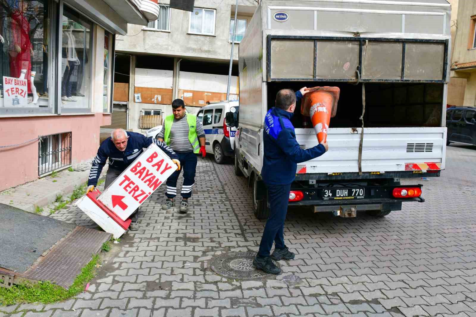 Esenyurt’ta kaldırım işgallerine zabıta engeli
Esenyurt’ta kaldırım işgallerine zabıta engeli
