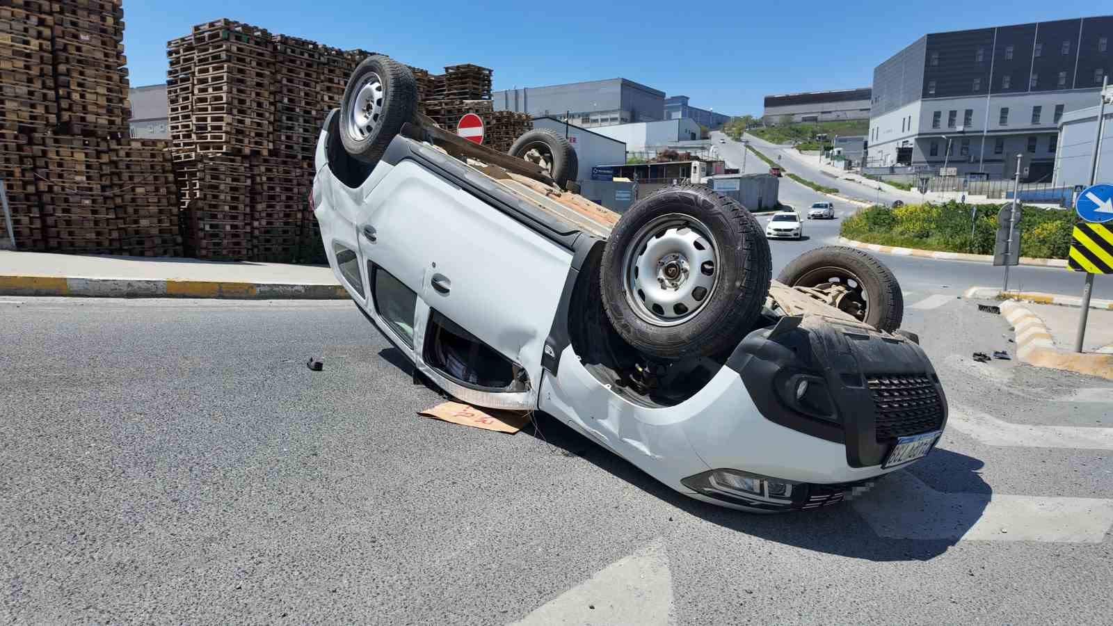 Esenyurt’ta kazaya karışan otomobil takla attı
