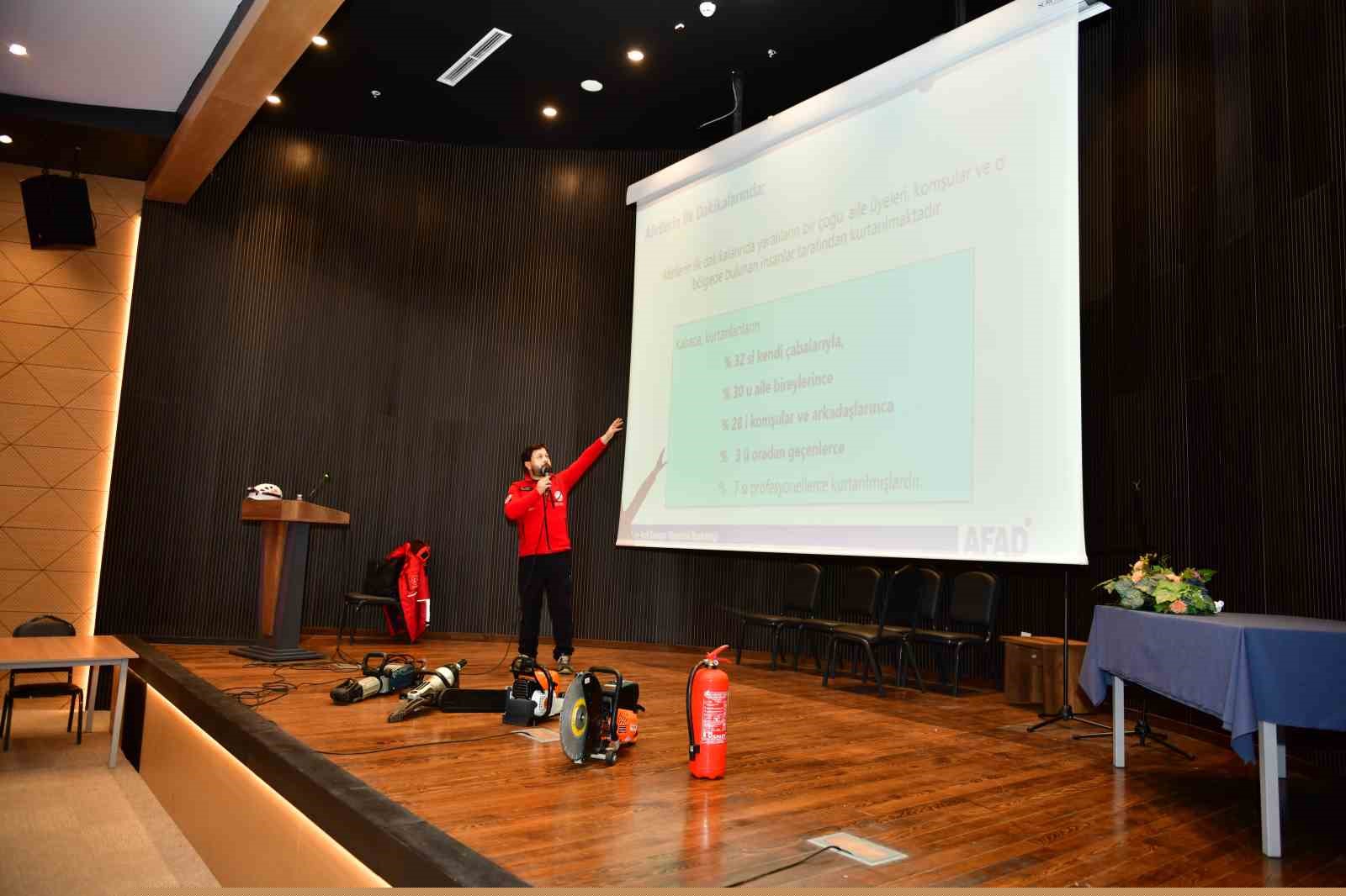 Esenyurt’ta liselilere arama kurtarma eğitimi
