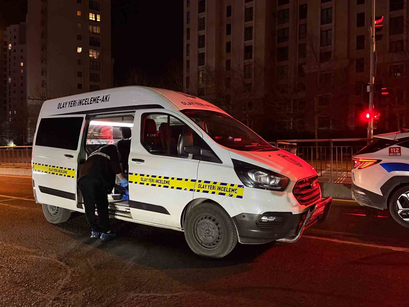 Esenyurt’ta motosiklet yolun karşısına geçmeye çalışan yayaya çarptı: 1 ölü, 2 yaralı
