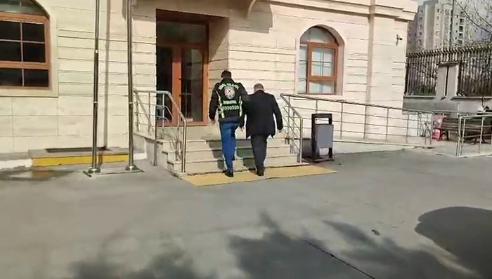 Esenyurt’ta servis şoförü trafik tartışmasında otomobil sürücüsüne saldırdı: O anlar kamerada
