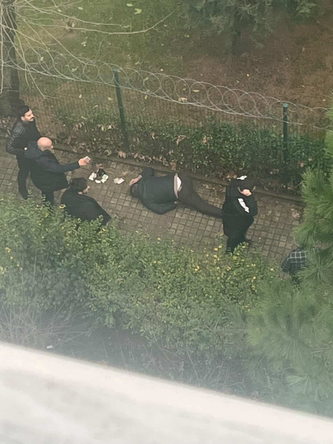 Esenyurt’ta sokakta gördüğü husumetlisini silahla vurarak öldürdü
