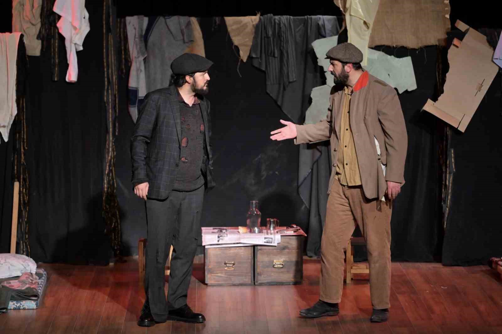 Esenyurt’ta tiyatro dolu bir sezon: Her ay 3 oyun sahnelendi
