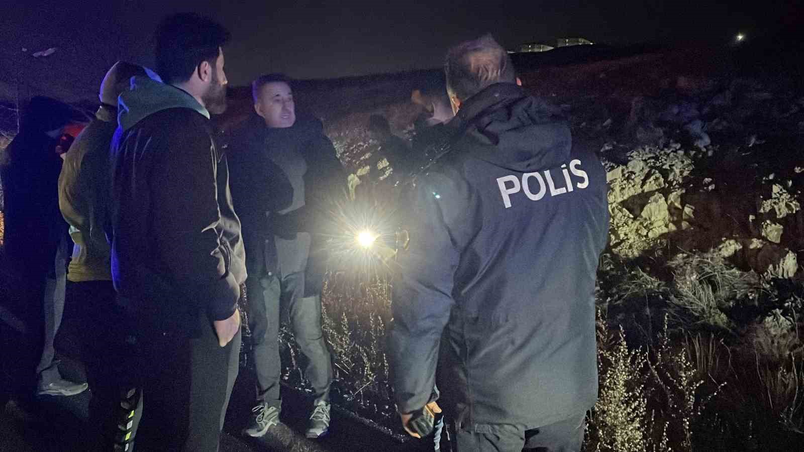 Eşi araç çarpması sonucu öldü, olay yerinden ayrılan kocası polise ’ot topluyorduk’ dedi

