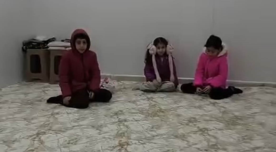 Eşi cezaevine giren kadın çocuklarıyla birlikte hastane mescidine sığındı
Eşi cezaevine giren kadın çocuklarıyla birlikte hastane mescidine sığındı