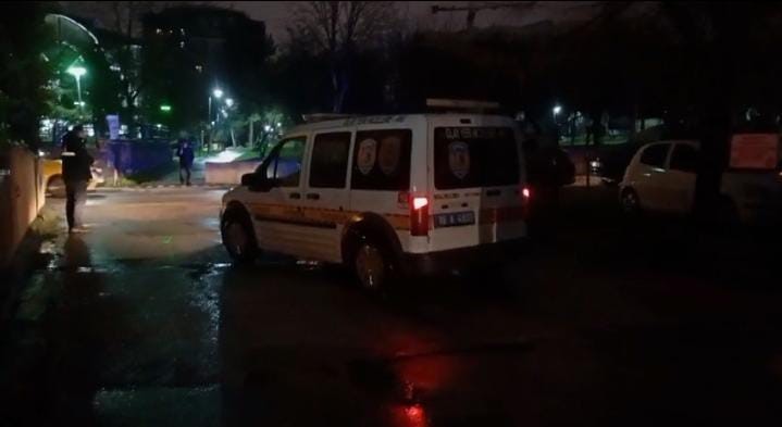 Eşi tarafından darp edilen kadın çocuğu ile birlikte camiye böyle sığındı
