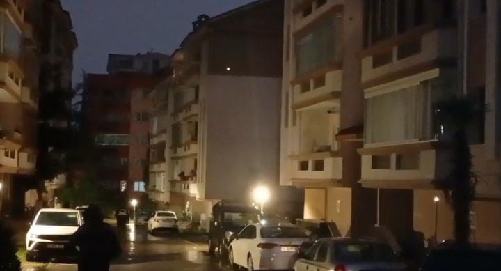 Eşi tarafından darp edilen kadın çocuğu ile birlikte camiye böyle sığındı
