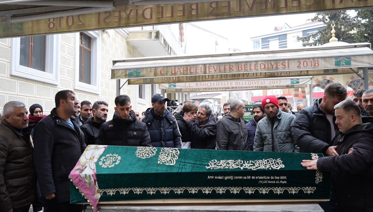 Eşi tarafından öldürülüp yakılmak istenen Semanur son yolculuğuna uğurlandı
