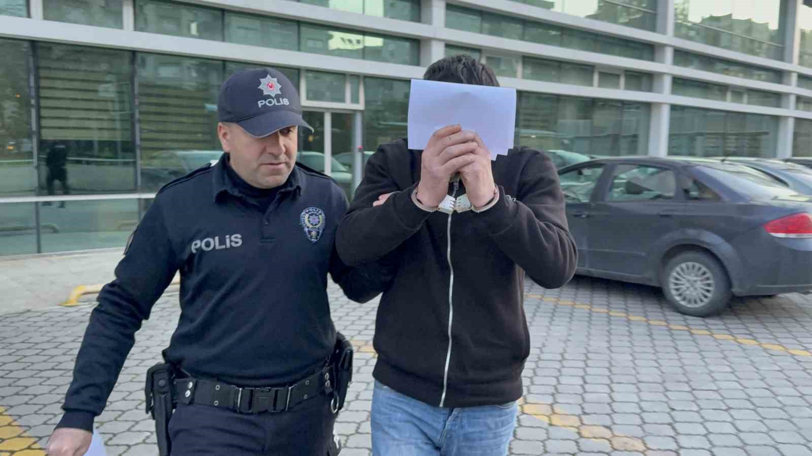 Eşi terk edince, kayınpederinin evini ateşe verdi
