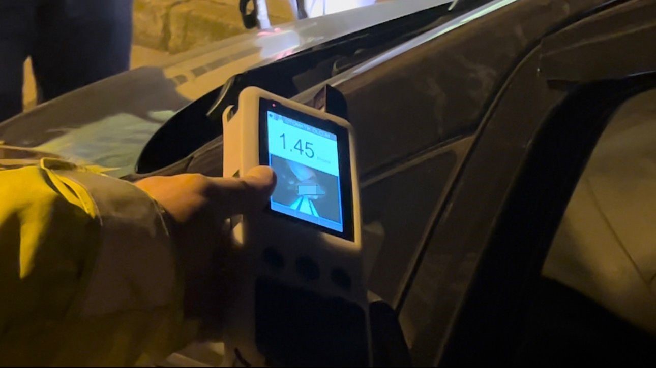 "Eşim gelmeden araçtan inmem" dedi, 1.45 promil alkollü çıktı

