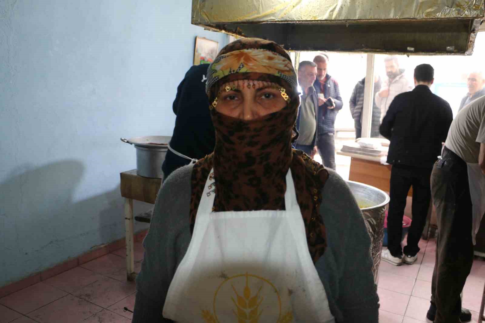 Eşine destek olup 15 metrekarelik dükkanda kadınların gücünü gösteriyor
