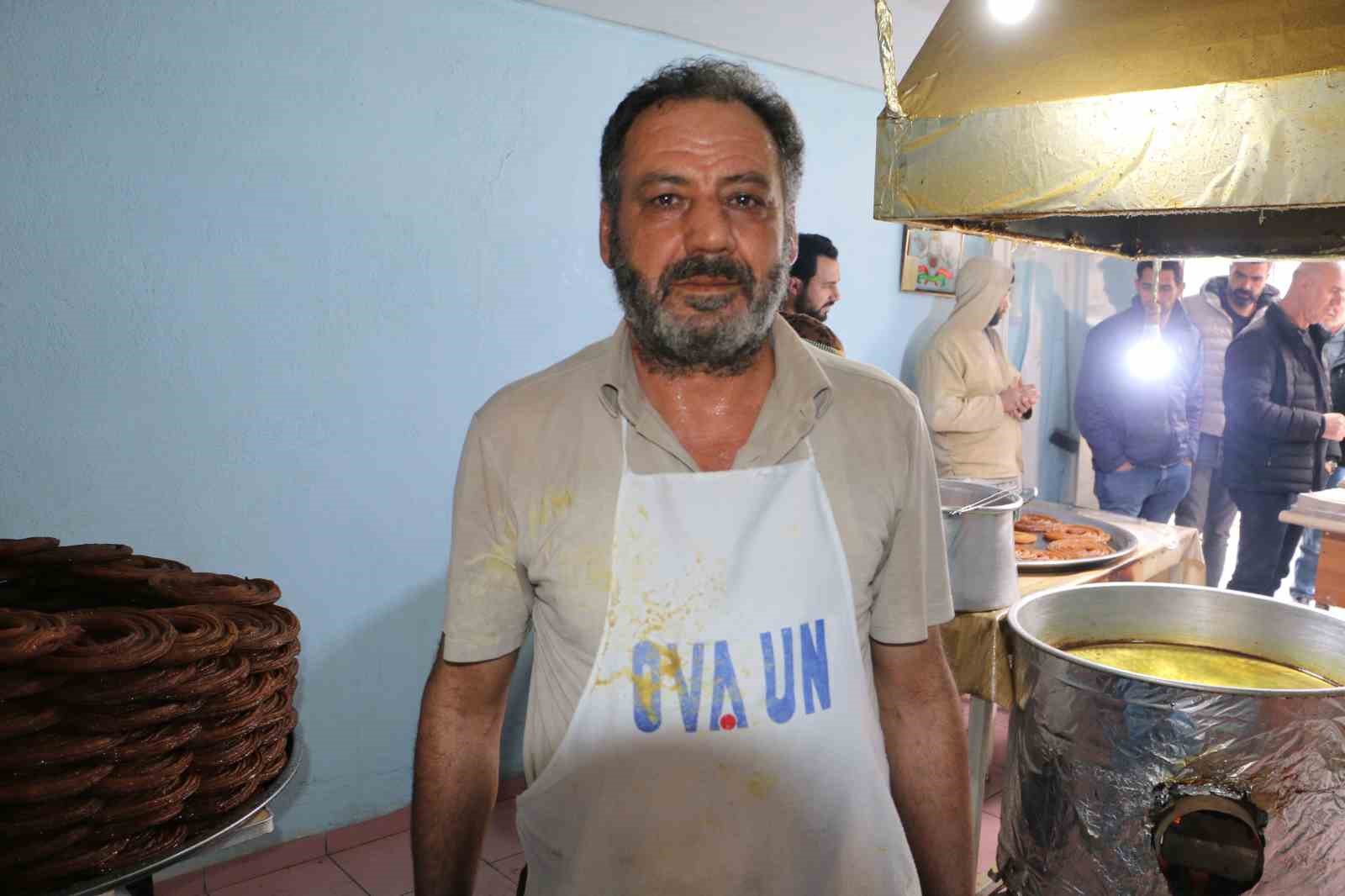 Eşine destek olup 15 metrekarelik dükkanda kadınların gücünü gösteriyor
