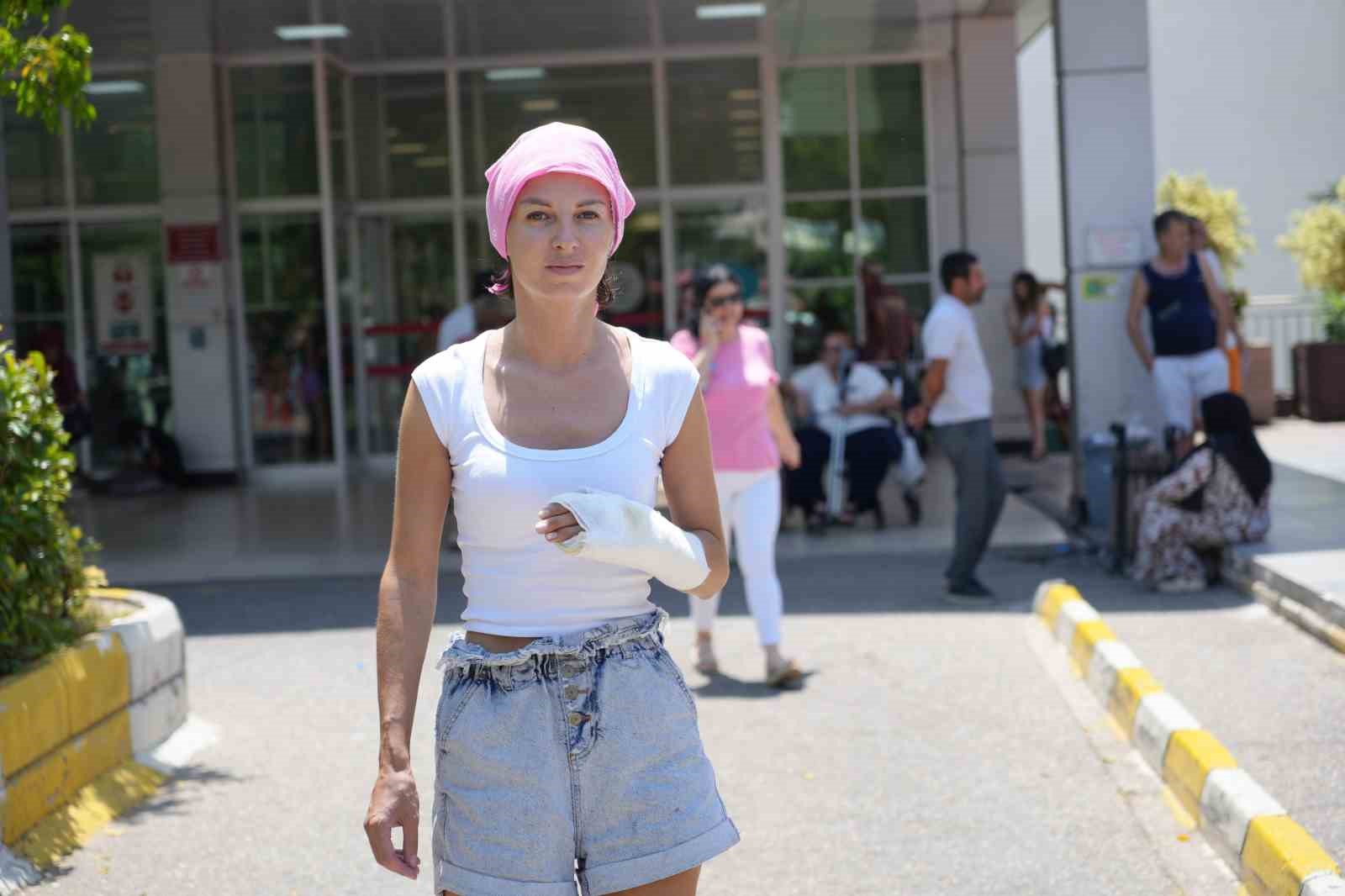 Eşini sokak ortasında sopayla darbettiği iddia edilen sanığa 19 yıl hapis
