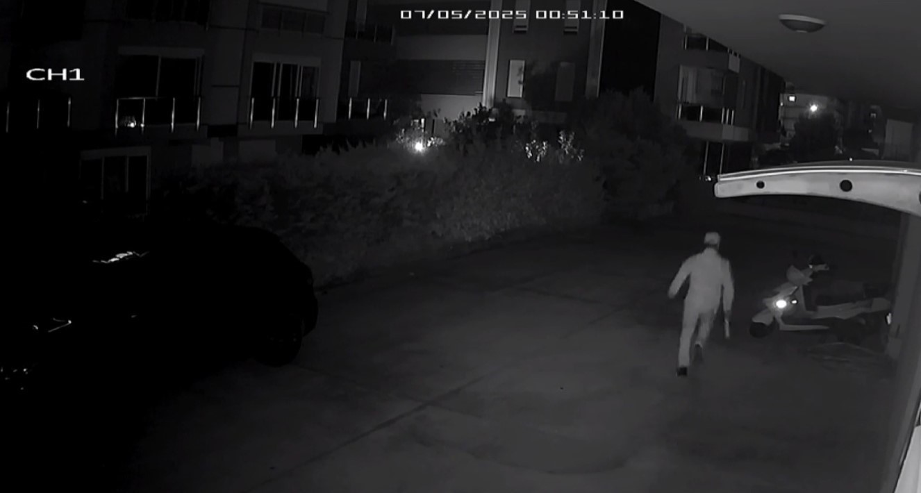 Eşini sokak ortasında sopayla darbettiği iddia edilen sanığa 19 yıl hapis
