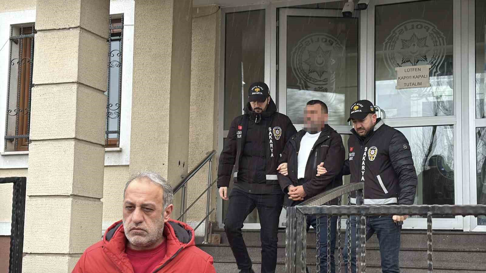 Eşini ve MHP ilçe başkanını öldüren emekli polis adliyeye sevk edildi
