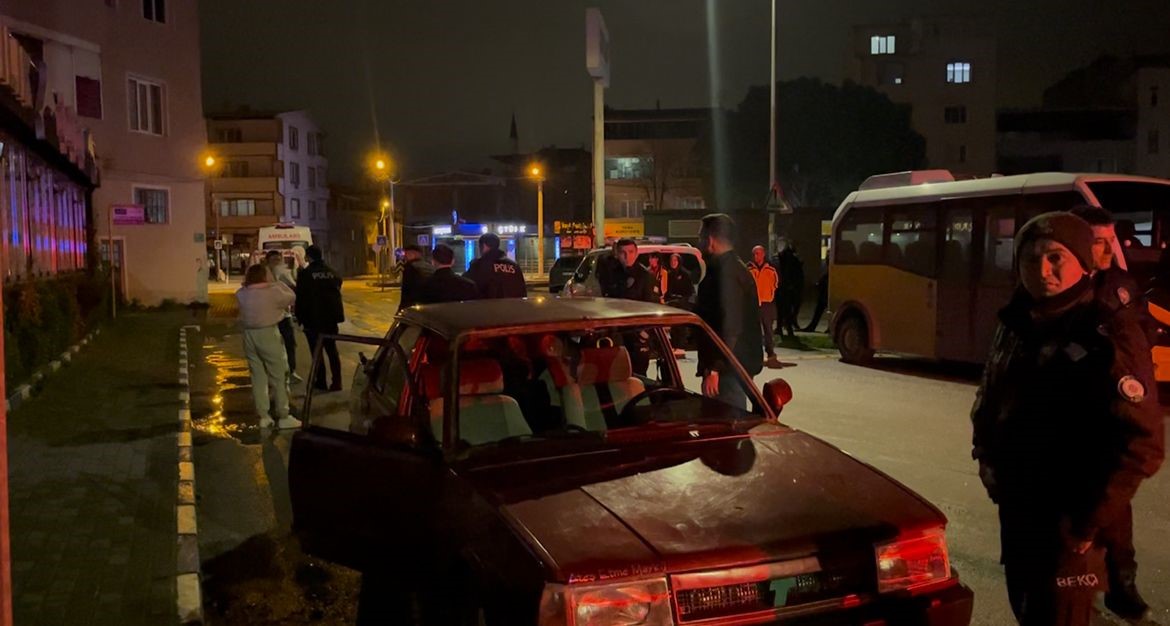 Eşinin yanında darp edildiğini iddia etti, öfkesini aracına zarar verip çıkardı...
