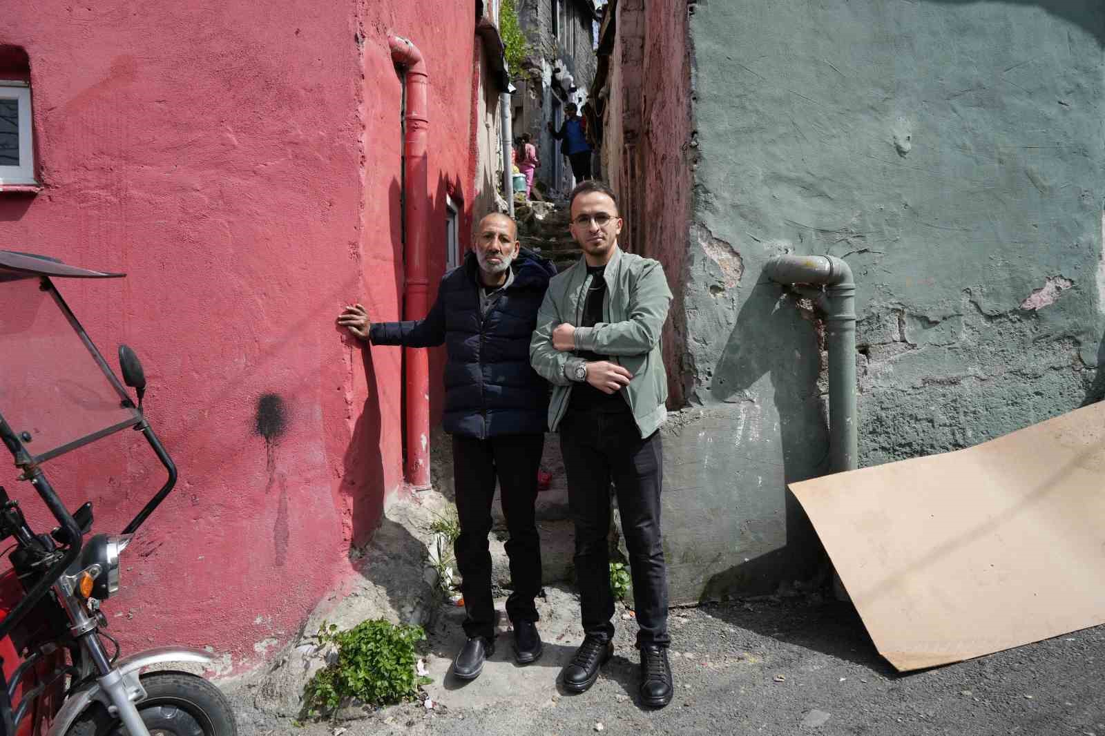 Eşiyle birlikte yaptığı poğaçalarla insanlara umut oluyor
