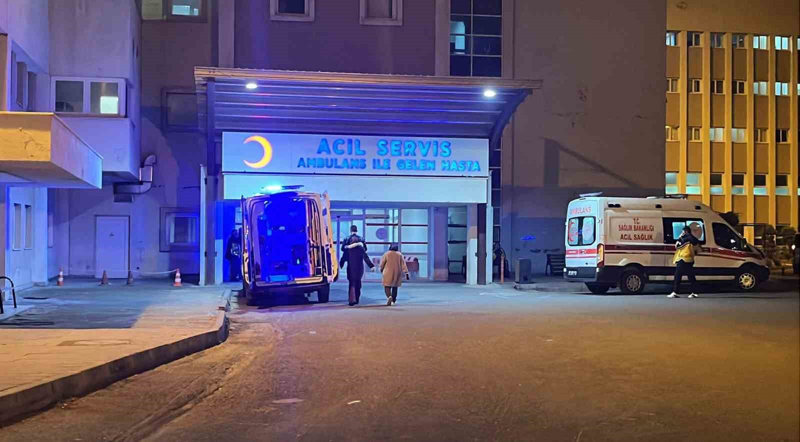 Eşiyle yürüdüğü sırada tanımadığı kişi tarafından bıçaklandı
