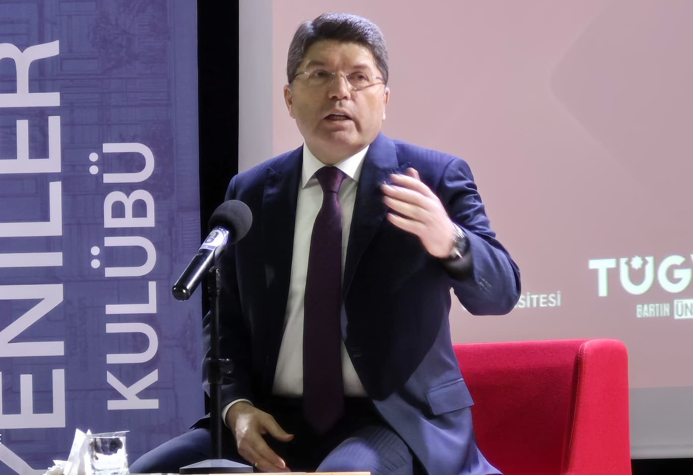 Eski Adalet Bakanı Yılmaz Tunç’tan yargı eleştirilerine tepki
Eski Adalet Bakanı Yılmaz Tunç’tan yargı eleştirilerine tepki