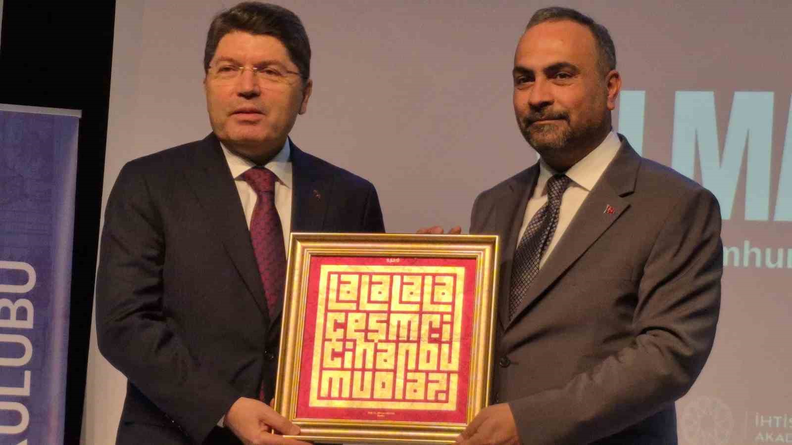 Eski Adalet Bakanı Yılmaz Tunç’tan yargı eleştirilerine tepki
Eski Adalet Bakanı Yılmaz Tunç’tan yargı eleştirilerine tepki