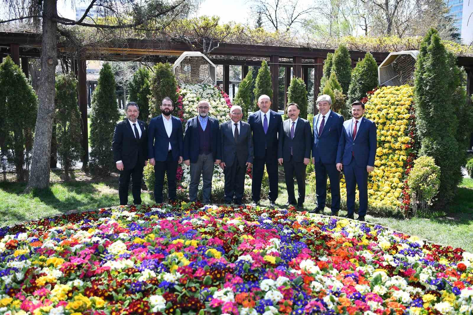 Eski bakan Çavuşoğlu: "Kayseri, dünyaya örnek bir şehir"
