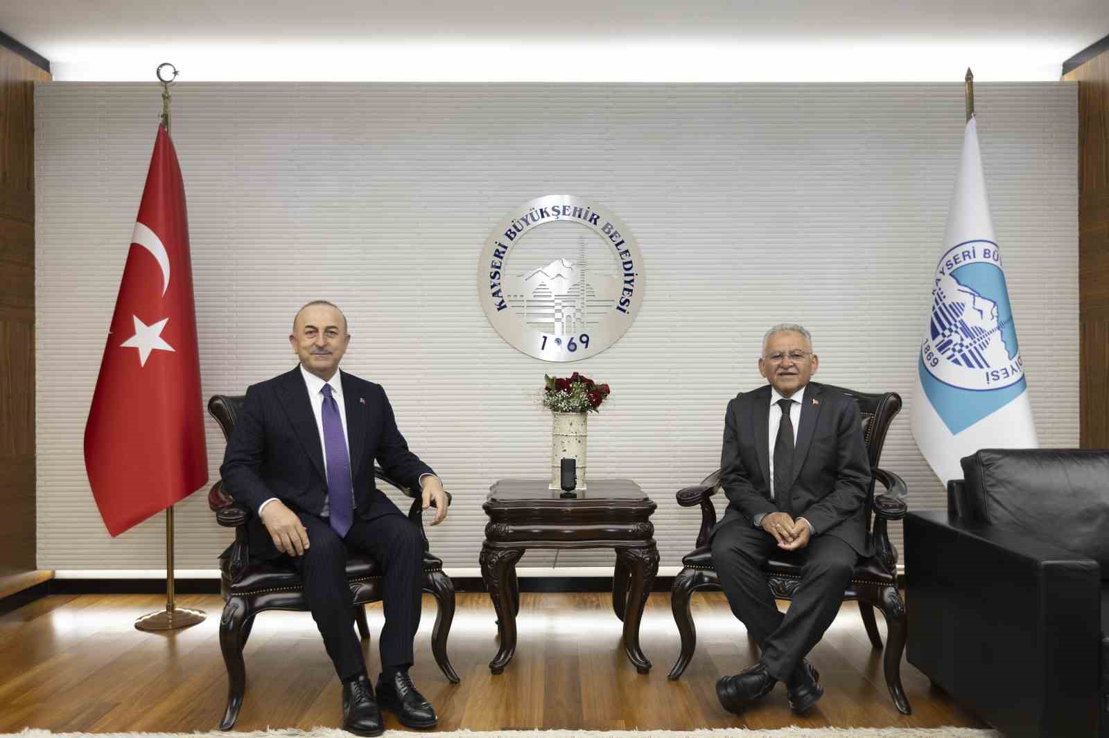 Eski bakan Çavuşoğlu: "Kayseri, dünyaya örnek bir şehir"
