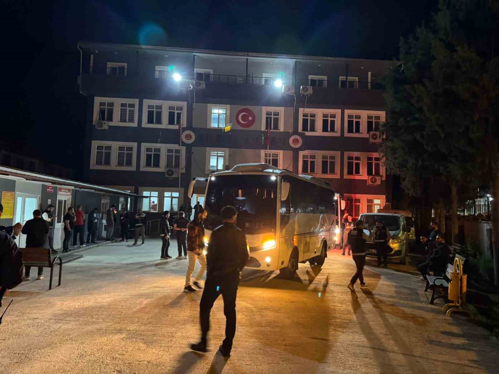 Eski Belediye Başkanı Şeref Albayrak ile birlikte 29 kişi tutuklandı
