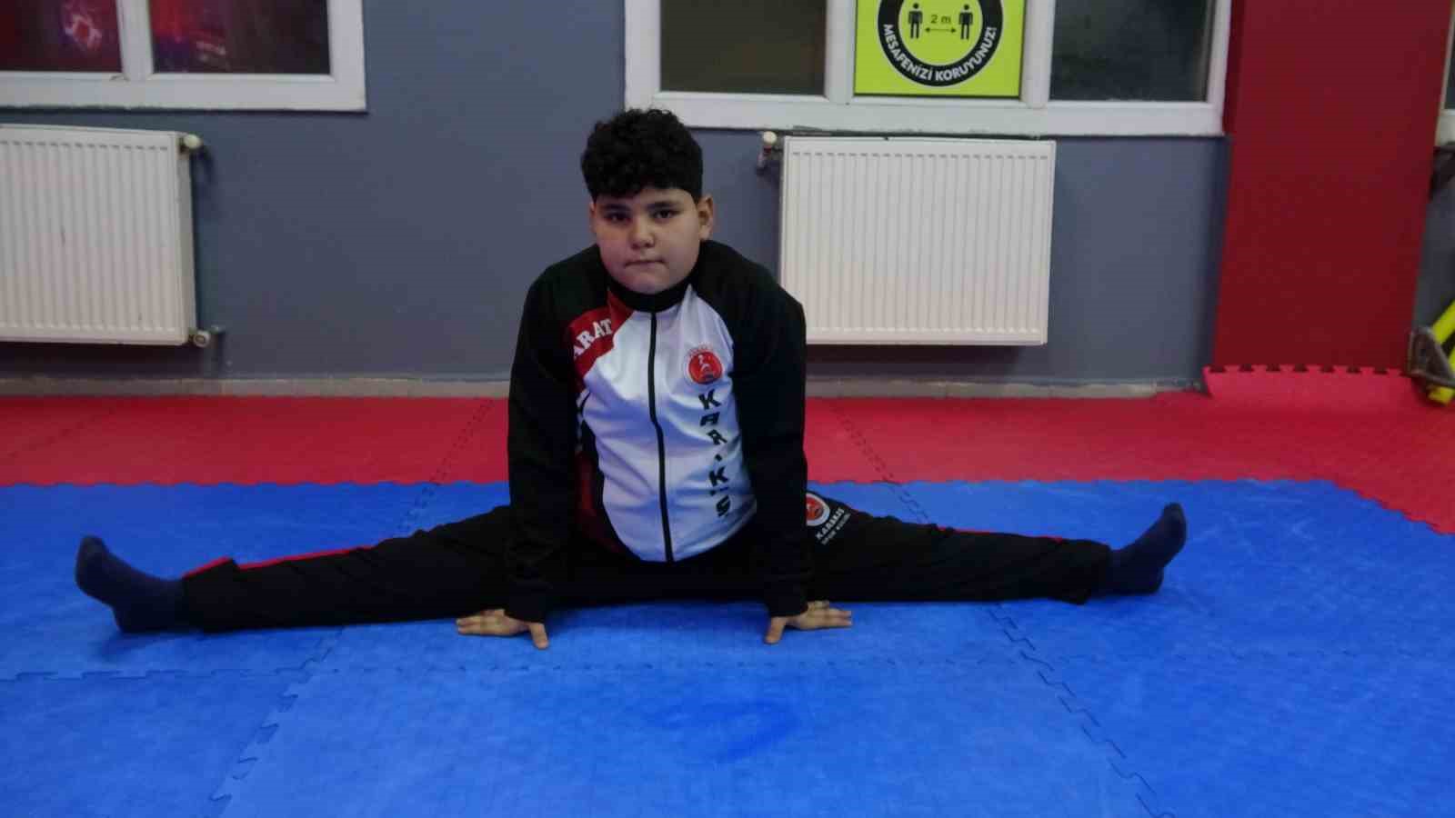 Eski boksör babanın minik sporcu çocukları karatede Türkiye zirvesine çıktı
