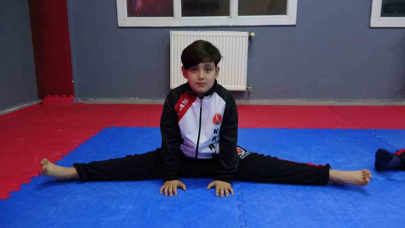 Eski boksör babanın minik sporcu çocukları karatede Türkiye zirvesine çıktı
