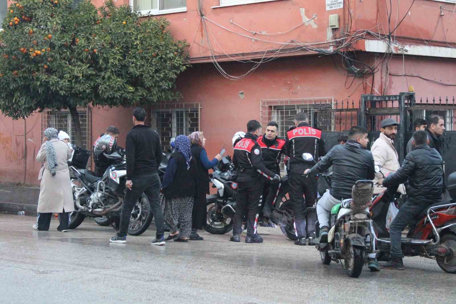 Eski çalıştığı iş yerini basıp 4 kişiyi vuran şahıs çatıda yakalandı
