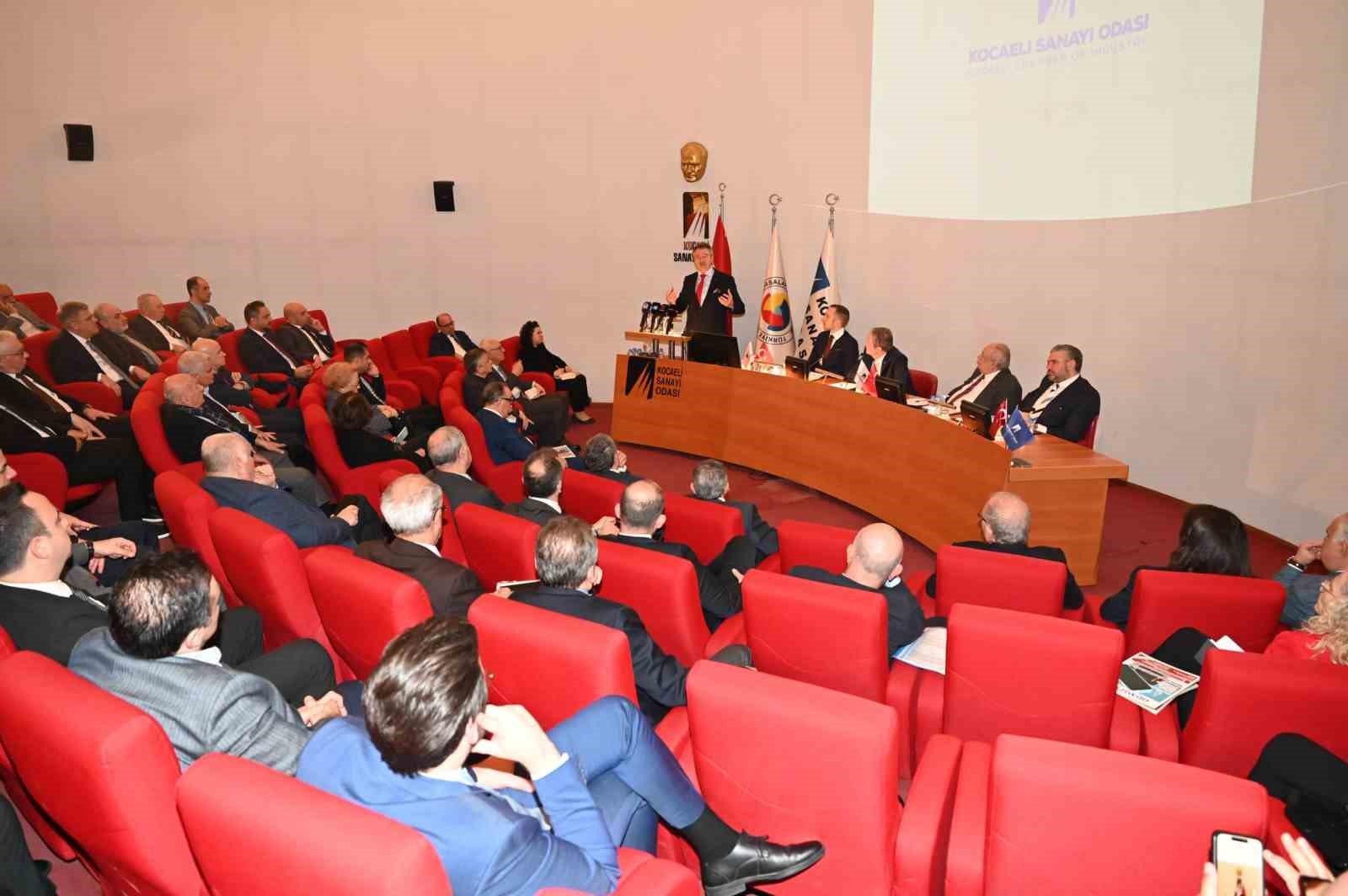 Eski Devlet Bakanı Tüzmen: "86 milyonuz ama sanayide adam yok"
Eski Devlet Bakanı Tüzmen: "86 milyonuz ama sanayide adam yok"