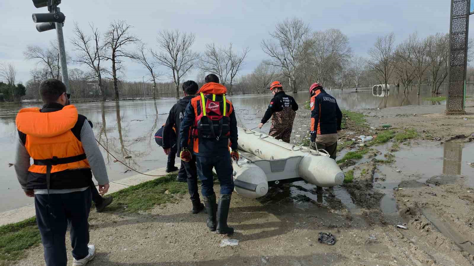 Eski Edirne Belediye Başkanı Hamit Sedefçi botla bahçesinden tahliye edildi
Eski Edirne Belediye Başkanı Hamit Sedefçi botla bahçesinden tahliye edildi