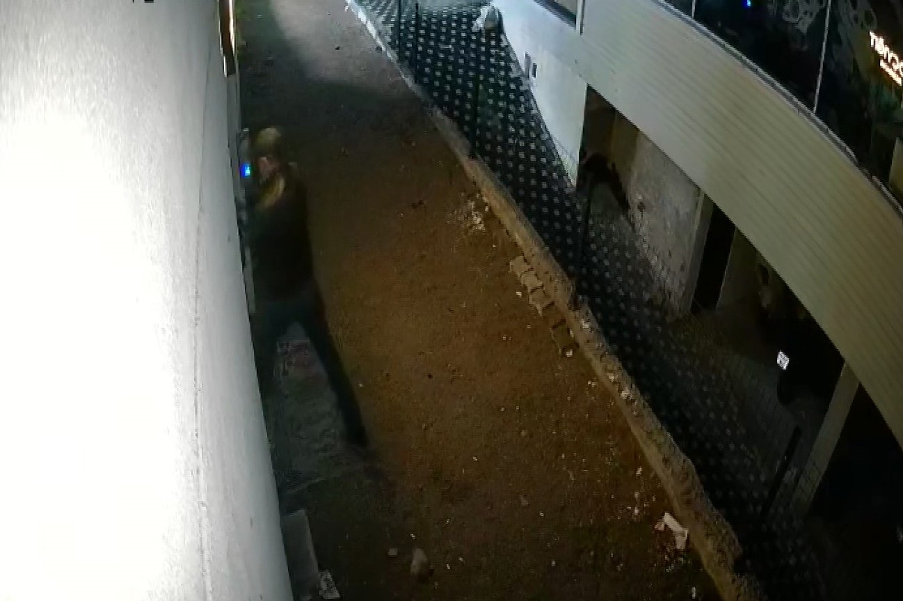 Eski eş dehşet saçtı: Taşla saldırdı, ağır yaraladı
