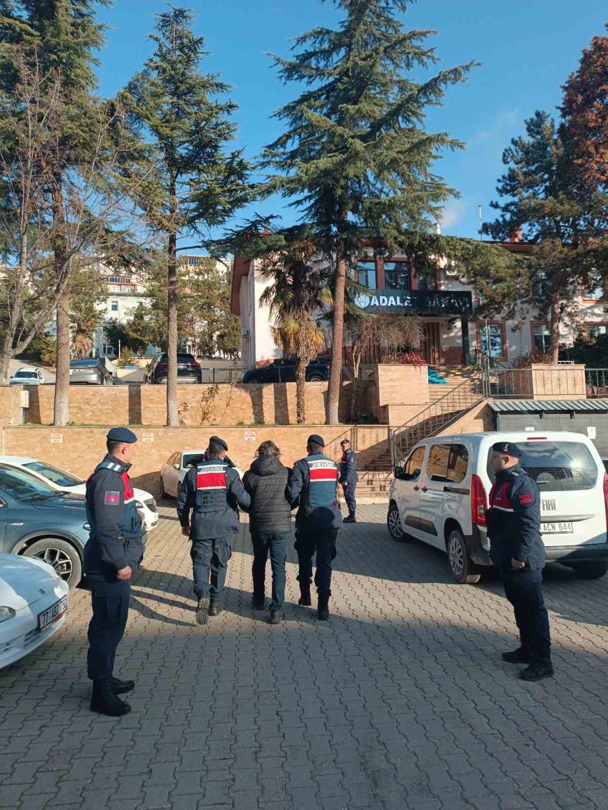 Eski eşinin polis kocasını vuran polis memuru tutuklandı
