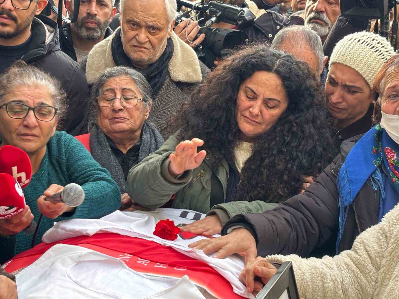 Eski İHD İzmir Şube Başkanı Ali Aydın son yolculuğuna uğurlandı
