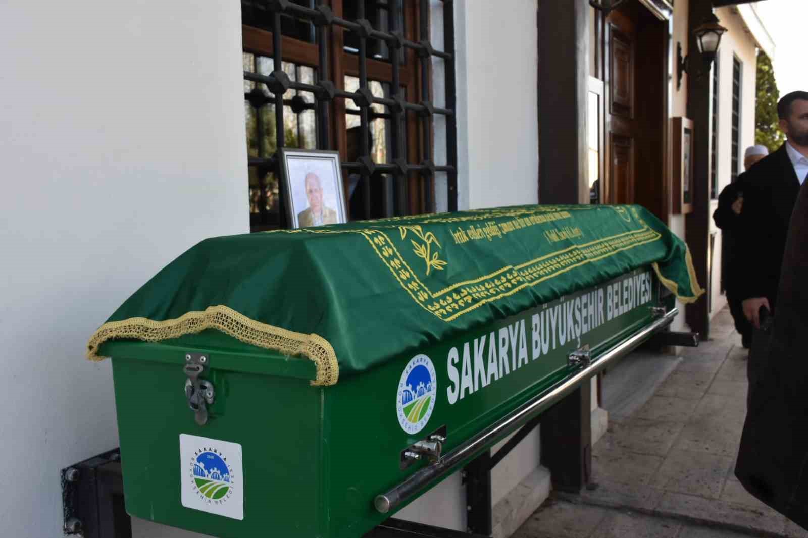 Eski milli futbolcu Tayfur Havutçu’nun vefat eden babası Sakarya’da toprağa verildi
